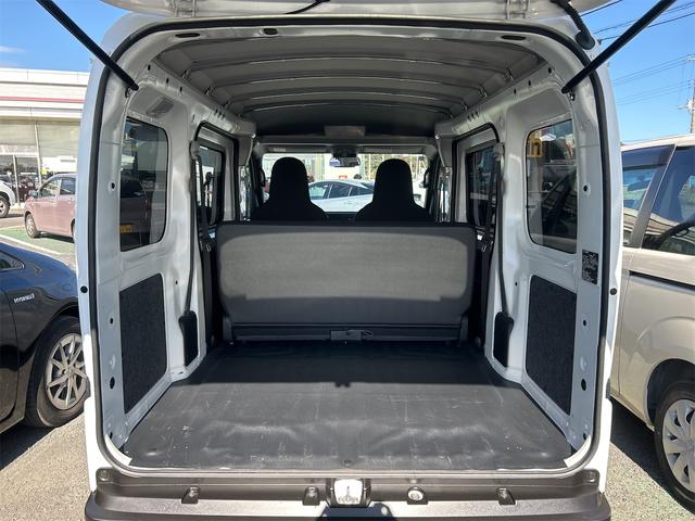 ハイゼットカーゴ ＤＸ　ＣＶＴ　衝突被害軽減システム　クリアランスソナー　両側スライドドア　キーレスエントリー　アイドリングストップ　オートマチックハイビーム　オートライト　ＡＢＳ　ＥＳＣ　エアコン（19枚目）