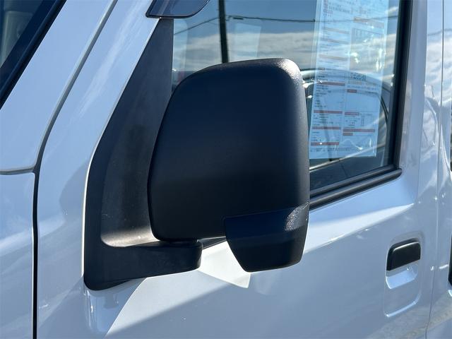ハイゼットカーゴ ＤＸ　ＣＶＴ　衝突被害軽減システム　クリアランスソナー　両側スライドドア　キーレスエントリー　アイドリングストップ　オートマチックハイビーム　オートライト　ＡＢＳ　ＥＳＣ　エアコン（31枚目）