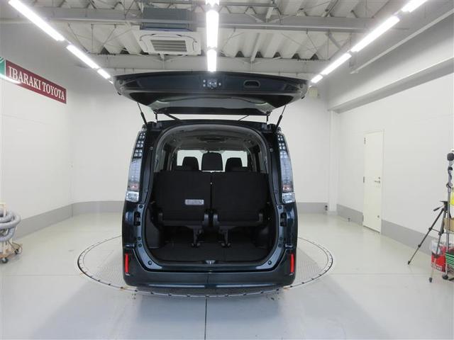 ヴォクシー ハイブリッドＶ　スマートキープッシュスタート　盗難防止アラーム　ウォークスルー　Ｂモニター　Ｗエアバック　ナビＴＶ　ＥＳＣ　ＥＴＣ車載器　リモコンキー　ＰＳ　ＬＥＤヘットライト　運転席エアバック　パワーウィンドウ（18枚目）