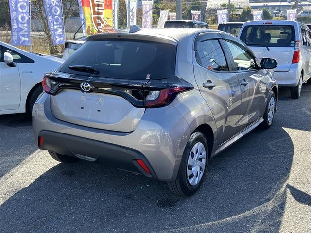 ヤリス X アイドリングストップ付き PCS スマートキーシステム 横滑り防止装置付き ワイヤレスキー バックガイドモニター 盗難防止 サイドエアバック エアコン Wエアバッグ パワーウインドウ ETC付き(3枚目)