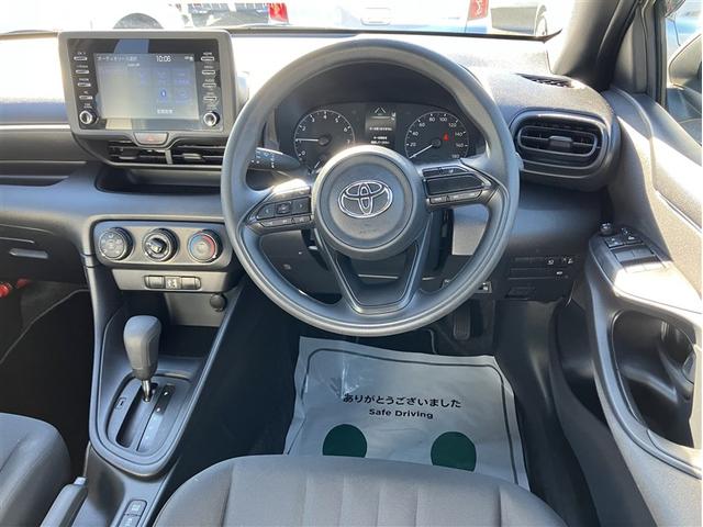 ヤリス X アイドリングストップ付き PCS スマートキーシステム 横滑り防止装置付き ワイヤレスキー バックガイドモニター 盗難防止 サイドエアバック エアコン Wエアバッグ パワーウインドウ ETC付き(4枚目)