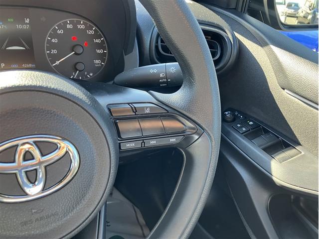 ヤリス X アイドリングストップ付き PCS スマートキーシステム 横滑り防止装置付き ワイヤレスキー バックガイドモニター 盗難防止 サイドエアバック エアコン Wエアバッグ パワーウインドウ ETC付き(9枚目)