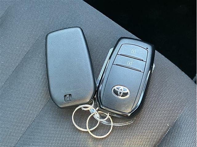 ヤリス X アイドリングストップ付き PCS スマートキーシステム 横滑り防止装置付き ワイヤレスキー バックガイドモニター 盗難防止 サイドエアバック エアコン Wエアバッグ パワーウインドウ ETC付き(19枚目)