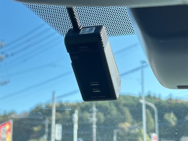 ドライブレコーダーもついています！もし事故を起こしてしまったら。そんな時に心強い味方になるのが、運転の記録を映像と音で記録するドライブレコーダーです。