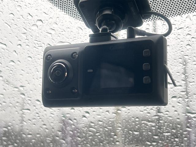 ヴィッツ ジュエラ　ドライブレコーダー　バックカメラ　ＴＶ　レーンアシスト　衝突被害軽減システム　オートマチックハイビーム　スマートキー　電動格納ミラー　ＣＶＴ　衝突安全ボディ　ＡＢＳ　ＥＳＣ（7枚目）