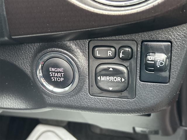 ヴィッツ ジュエラ　ドライブレコーダー　バックカメラ　ＴＶ　レーンアシスト　衝突被害軽減システム　オートマチックハイビーム　スマートキー　電動格納ミラー　ＣＶＴ　衝突安全ボディ　ＡＢＳ　ＥＳＣ（11枚目）