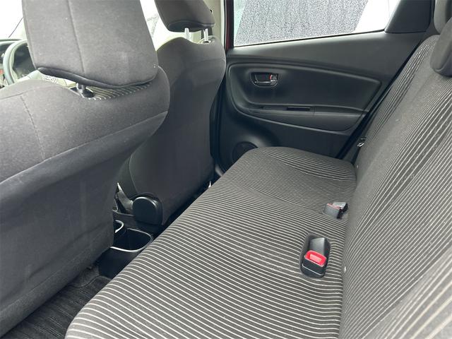 ヴィッツ ジュエラ　ドライブレコーダー　バックカメラ　ＴＶ　レーンアシスト　衝突被害軽減システム　オートマチックハイビーム　スマートキー　電動格納ミラー　ＣＶＴ　衝突安全ボディ　ＡＢＳ　ＥＳＣ（32枚目）