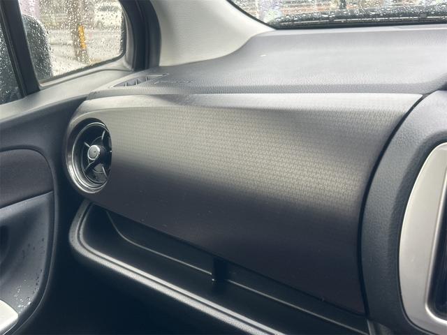 ヴィッツ ジュエラ　ドライブレコーダー　バックカメラ　ＴＶ　レーンアシスト　衝突被害軽減システム　オートマチックハイビーム　スマートキー　電動格納ミラー　ＣＶＴ　衝突安全ボディ　ＡＢＳ　ＥＳＣ（42枚目）