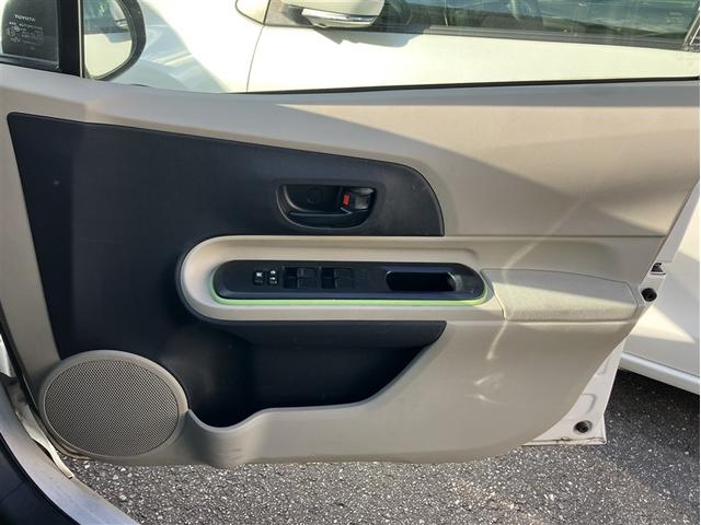 アクア Ｓ　スマートキープッシュスタート　キーレスエントリ　イモビ　ナビ＆ＴＶ　オートエアコン　デュアルエアバック　パワーウィンドウ　ＥＴＣ　ＳＲＳ　ワンセグＴＶ　パワーステアリング　ＡＢＳ　メモリーナビ（17枚目）