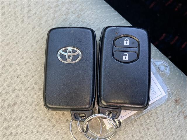 アクア Ｓ　スマートキープッシュスタート　キーレスエントリ　イモビ　ナビ＆ＴＶ　オートエアコン　デュアルエアバック　パワーウィンドウ　ＥＴＣ　ＳＲＳ　ワンセグＴＶ　パワーステアリング　ＡＢＳ　メモリーナビ（20枚目）