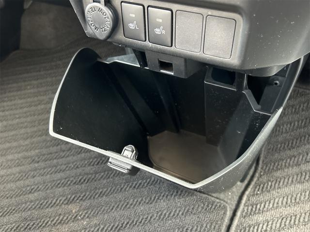 ルーミー カスタムＧ　ドライブレコーダー　ＥＴＣ　バックカメラ　ナビ　ＴＶ　両側電動スライドドア　クリアランスソナー　オートクルーズコントロール　衝突被害軽減システム　アルミホイール　オートマチックハイビーム　オートライト（46枚目）