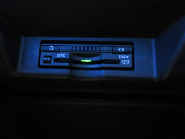 ハリアーハイブリッド プレミアム　アドバンスドパッケージ　本革シート　ＴＶ　Ｓキー　地デジ　パワーウインドウ　クルコン　ＬＥＤライト　電動シート　横滑防止装置　ＤＶＤ再生　ミュージックプレイヤー接続可　オートエアコン　キーフリー　ＡＢＳ　ＥＴＣ車載器　４ＷＤ（12枚目）