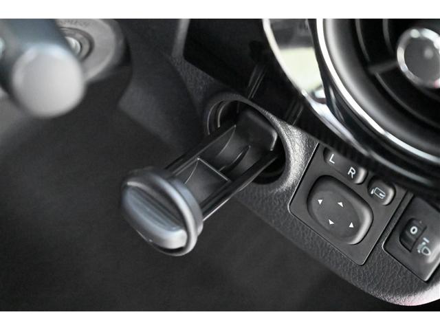 ヴィッツ ハイブリッド　ジュエラ　ワンセグ　メモリ－ナビ　ナビ＆ＴＶ　助手席エアバッグ　オートエアコン　ＥＴＣ車載器　エアバッグ　アルミホイール　パワーウインドウ　ミュージックプレイヤー接続可　記録簿　ＡＢＳ　キーレスキー　ＰＣＳ（22枚目）