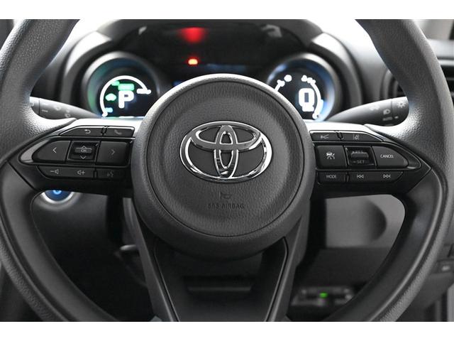 ヤリスクロス ハイブリッドＸ　衝突被害軽減ブレーキ　ＡＢＳ　横滑り防止機能　ナビ　エアバッグ　パワーウインドウ　バックモニター　盗難防止システム　インテリキー　エアコン　キーレスエントリーキー　オートクルーズコントロール　記録簿（19枚目）