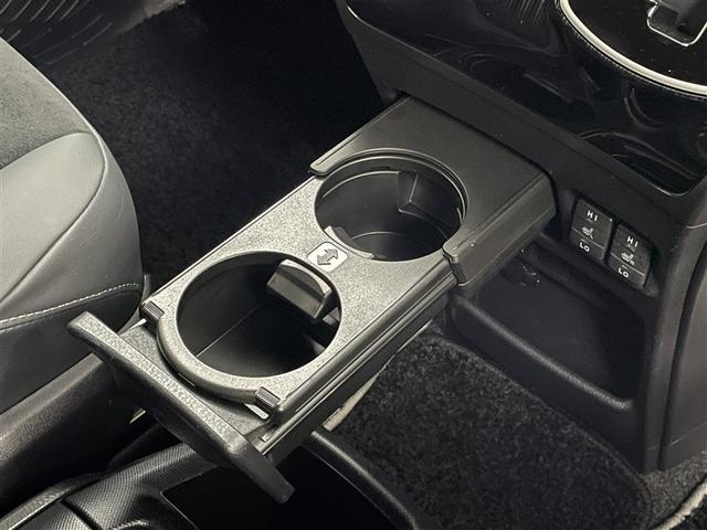 エスクァイア Gi プレミアムパッケージ ブラックテーラード 衝突軽減 盗難防止システム 3列 記録簿 スマキー DVD再生 LEDライト キーフリー アイドリングストップ ドライブレコーダー 横滑り防止機能 エアバッグ オートエアコン ABS ETC ナビTV(32枚目)