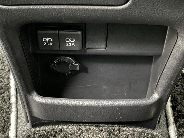 エスクァイア Gi プレミアムパッケージ ブラックテーラード 衝突軽減 盗難防止システム 3列 記録簿 スマキー DVD再生 LEDライト キーフリー アイドリングストップ ドライブレコーダー 横滑り防止機能 エアバッグ オートエアコン ABS ETC ナビTV(33枚目)