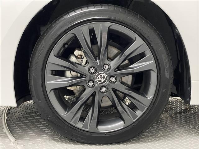 カローラツーリング ハイブリッド　ダブルバイビー　メディアプレイヤー接続　バックモニター　フルセグＴＶ　ＬＥＤライト　点検記録簿　クルコン　横滑り防止　盗難防止装置　ナビ・ＴＶ　エアバッグ　ＥＴＣ　ＡＢＳ　助手席エアバッグ　キーレス　メモリーナビ（3枚目）