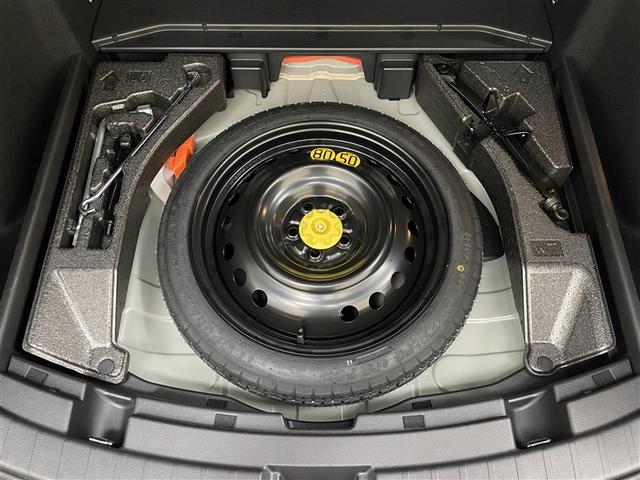 カローラツーリング ハイブリッド　ダブルバイビー　メディアプレイヤー接続　バックモニター　フルセグＴＶ　ＬＥＤライト　点検記録簿　クルコン　横滑り防止　盗難防止装置　ナビ・ＴＶ　エアバッグ　ＥＴＣ　ＡＢＳ　助手席エアバッグ　キーレス　メモリーナビ（33枚目）