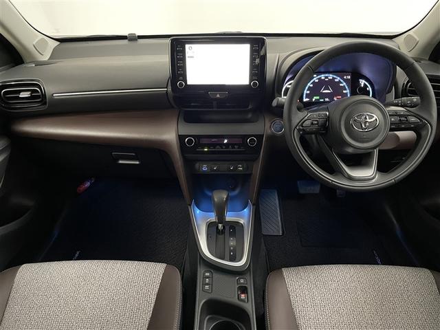 ヤリスクロス ハイブリッドＺ　ドライブレコーダ　インテリジェントキー　アルミホイル　ＬＥＤライト　リアカメラ　クルーズコントロール　整備記録簿　横滑り防止システム　ナビＴＶ　メモリーナビゲーション　電動シ－ト　パワステ　キーフリー（2枚目）