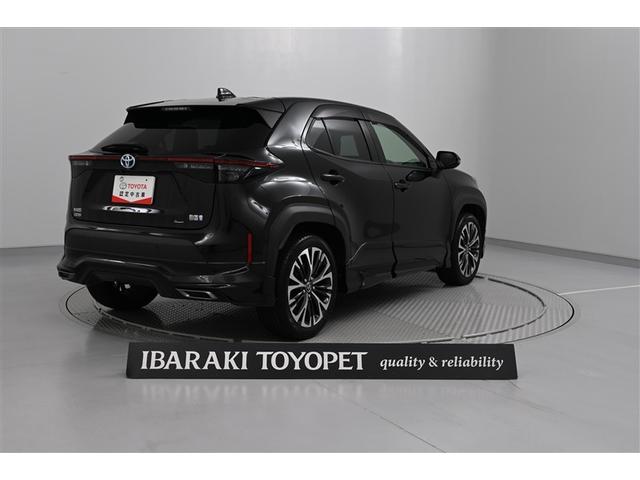 ヤリスクロス ハイブリッドＺ　ドライブレコーダ　インテリジェントキー　アルミホイル　ＬＥＤライト　リアカメラ　クルーズコントロール　整備記録簿　横滑り防止システム　ナビＴＶ　メモリーナビゲーション　電動シ－ト　パワステ　キーフリー（8枚目）