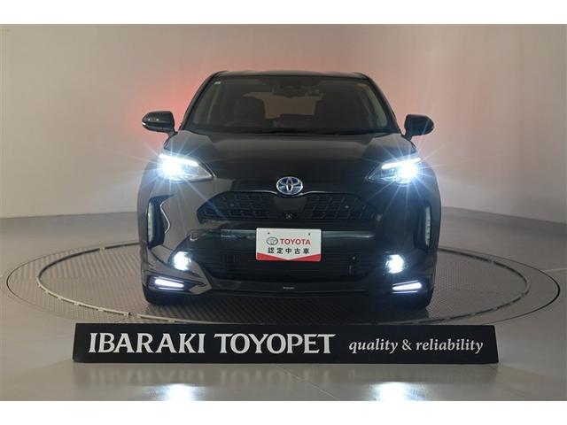 ヤリスクロス ハイブリッドＺ　ドライブレコーダ　インテリジェントキー　アルミホイル　ＬＥＤライト　リアカメラ　クルーズコントロール　整備記録簿　横滑り防止システム　ナビＴＶ　メモリーナビゲーション　電動シ－ト　パワステ　キーフリー（9枚目）