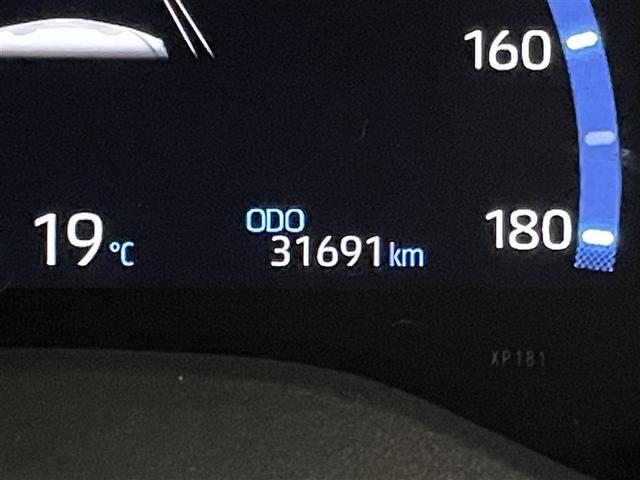 ヤリスクロス ハイブリッドＺ　ドライブレコーダ　インテリジェントキー　アルミホイル　ＬＥＤライト　リアカメラ　クルーズコントロール　整備記録簿　横滑り防止システム　ナビＴＶ　メモリーナビゲーション　電動シ－ト　パワステ　キーフリー（12枚目）