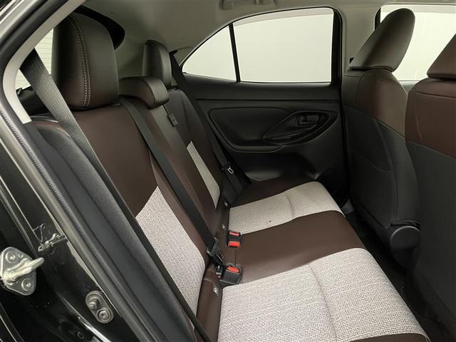 ヤリスクロス ハイブリッドＺ　ドライブレコーダ　インテリジェントキー　アルミホイル　ＬＥＤライト　リアカメラ　クルーズコントロール　整備記録簿　横滑り防止システム　ナビＴＶ　メモリーナビゲーション　電動シ－ト　パワステ　キーフリー（19枚目）