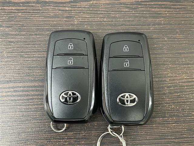 ヤリスクロス ハイブリッドＺ　ドライブレコーダ　インテリジェントキー　アルミホイル　ＬＥＤライト　リアカメラ　クルーズコントロール　整備記録簿　横滑り防止システム　ナビＴＶ　メモリーナビゲーション　電動シ－ト　パワステ　キーフリー（35枚目）