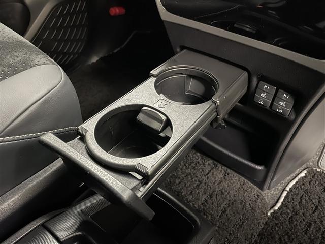 ヴォクシー ハイブリッドZS 煌III 地デジTV リヤカメラ Wエアコン スマートキー ミュージックプレイヤー接続可 DVD再生可 クルコン VSC キーレス アルミホイール ナビ&TV LEDヘッドランプ ETC 3列シート 記録簿(29枚目)