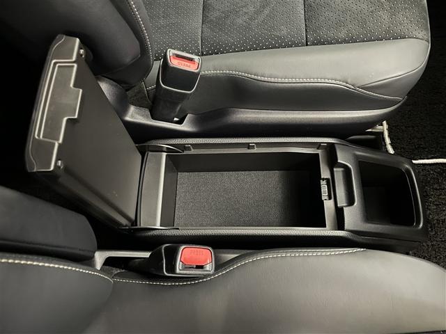 ヴォクシー ハイブリッドZS 煌III 地デジTV リヤカメラ Wエアコン スマートキー ミュージックプレイヤー接続可 DVD再生可 クルコン VSC キーレス アルミホイール ナビ&TV LEDヘッドランプ ETC 3列シート 記録簿(31枚目)