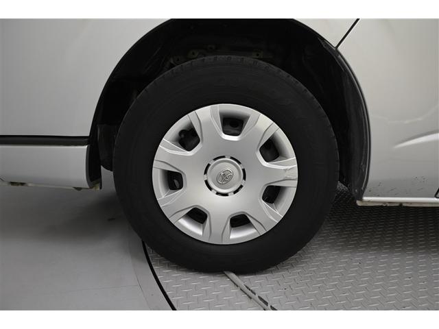 ハイエースワゴン グランドキャビン パワステ 定期点検記録簿 ダブルエアコン フルセグ Wエアバック キーレスエントリー ABS 3列シート エアバック メモリーナビ オートエアコン ミュージックプレイヤー接続可 インテリキー(3枚目)