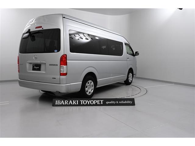 ハイエースワゴン グランドキャビン パワステ 定期点検記録簿 ダブルエアコン フルセグ Wエアバック キーレスエントリー ABS 3列シート エアバック メモリーナビ オートエアコン ミュージックプレイヤー接続可 インテリキー(5枚目)