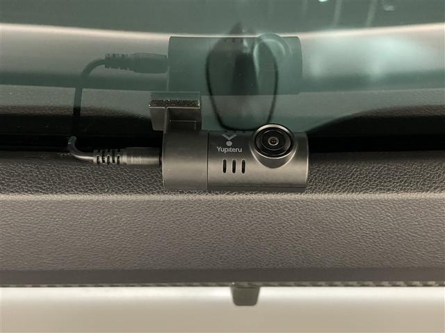 プリウスＰＨＶ Ａプレミアム　ＬＥＤライト　点検記録簿　横滑り防止機能　イモビライザー　ＥＴＣ　Ｂカメラ　パワステ　オートエアコン　ドラレコ　ＡＣ１００Ｖ電源　パワーウィンドウ　アルミ　ＡＢＳ　クルコン　メモリーナビ　エアバッグ（4枚目）