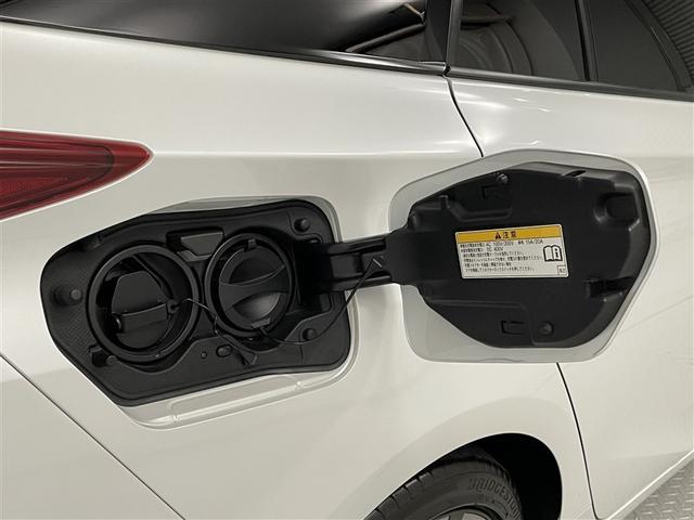 プリウスＰＨＶ Ａプレミアム　ＬＥＤライト　点検記録簿　横滑り防止機能　イモビライザー　ＥＴＣ　Ｂカメラ　パワステ　オートエアコン　ドラレコ　ＡＣ１００Ｖ電源　パワーウィンドウ　アルミ　ＡＢＳ　クルコン　メモリーナビ　エアバッグ（5枚目）