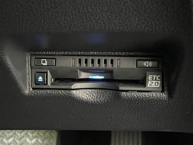 プリウスＰＨＶ Ａプレミアム　ＬＥＤライト　点検記録簿　横滑り防止機能　イモビライザー　ＥＴＣ　Ｂカメラ　パワステ　オートエアコン　ドラレコ　ＡＣ１００Ｖ電源　パワーウィンドウ　アルミ　ＡＢＳ　クルコン　メモリーナビ　エアバッグ（12枚目）