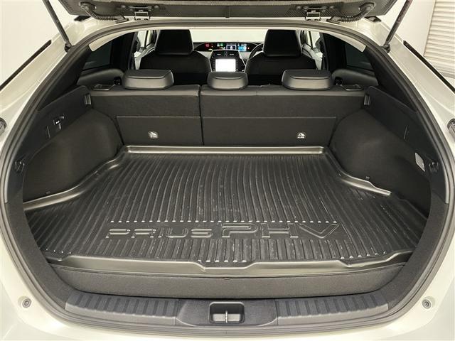 プリウスＰＨＶ Ａプレミアム　ＬＥＤライト　点検記録簿　横滑り防止機能　イモビライザー　ＥＴＣ　Ｂカメラ　パワステ　オートエアコン　ドラレコ　ＡＣ１００Ｖ電源　パワーウィンドウ　アルミ　ＡＢＳ　クルコン　メモリーナビ　エアバッグ（19枚目）