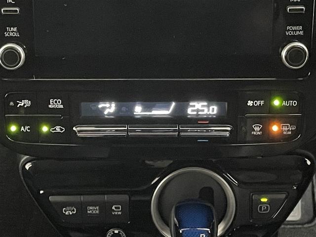 プリウスＰＨＶ Ａプレミアム　ＬＥＤライト　点検記録簿　横滑り防止機能　イモビライザー　ＥＴＣ　Ｂカメラ　パワステ　オートエアコン　ドラレコ　ＡＣ１００Ｖ電源　パワーウィンドウ　アルミ　ＡＢＳ　クルコン　メモリーナビ　エアバッグ（31枚目）