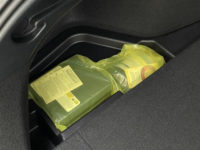 プリウスＰＨＶ Ａプレミアム　ＬＥＤライト　点検記録簿　横滑り防止機能　イモビライザー　ＥＴＣ　Ｂカメラ　パワステ　オートエアコン　ドラレコ　ＡＣ１００Ｖ電源　パワーウィンドウ　アルミ　ＡＢＳ　クルコン　メモリーナビ　エアバッグ（36枚目）