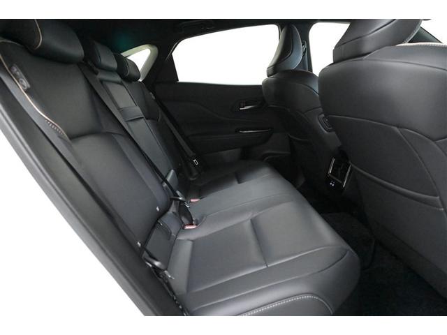 �����V�[�g�ł��B�@�O�̒��߂��y���߂�悤�ɔz�u���ꂽ�傫�ȃ����h�A�K���X��A�������Ƃ����V�[�g�ŁA�ړ����Ԃ����났�̋�ԂɂȂ�܂��B