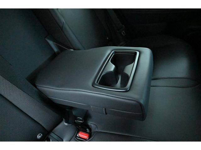 ����Ȃ̒����ɂ́A�J�b�v�z���_�[�t���̃A�[�����X�g�𑕔����Ă��܂��B