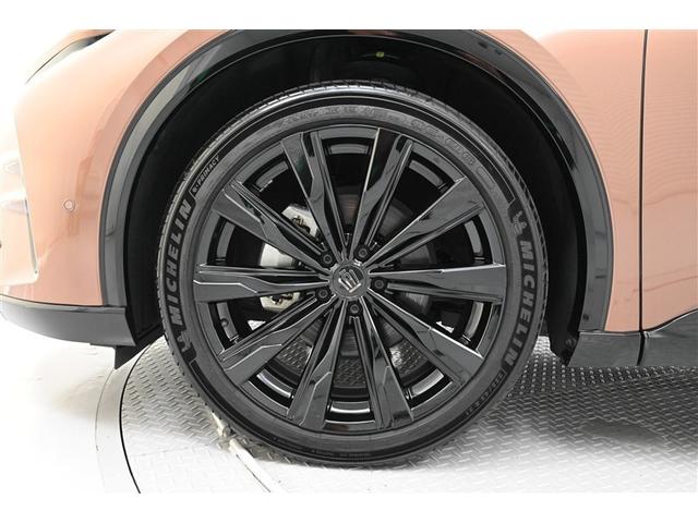 クラウンスポーツ Ｚ　ＡＷＤ　フルセグテレビ　１オーナー　ＥＴＣ車載器　ＴＶナビ　クルコン　横滑り防止装置　エアバッグ　本革　ＡＣ１００Ｖ　ミュージックプレイヤー接続可　メモリナビ　ドラレコ　キーレス　盗難防止装置　ＡＢＳ（3枚目）