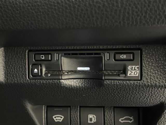 クラウン Ｚ　ムーンルーフ　レザーシート　ＬＥＤヘッドライト　１オナ　地デジＴＶ　ＡＢＳ　ＡＣ１００Ｖ　パワーシート　バックモニター　スマートキー　ＥＴＣ　アルミホイール　エアコン　盗難防止装置　メモリーナビ（11枚目）