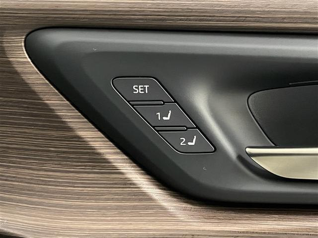 クラウン Ｚ　ムーンルーフ　レザーシート　ＬＥＤヘッドライト　１オナ　地デジＴＶ　ＡＢＳ　ＡＣ１００Ｖ　パワーシート　バックモニター　スマートキー　ＥＴＣ　アルミホイール　エアコン　盗難防止装置　メモリーナビ（16枚目）