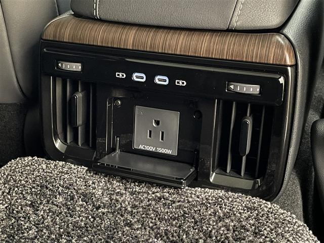 クラウン Ｚ　ムーンルーフ　レザーシート　ＬＥＤヘッドライト　１オナ　地デジＴＶ　ＡＢＳ　ＡＣ１００Ｖ　パワーシート　バックモニター　スマートキー　ＥＴＣ　アルミホイール　エアコン　盗難防止装置　メモリーナビ（35枚目）