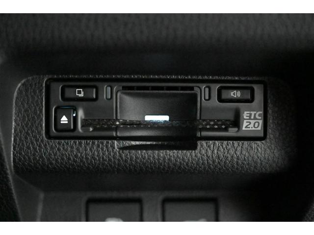 クラウンスポーツ ＲＳ　記録簿　黒革シート　サンルーフ　メモリーナビ　ナビＴＶ　地デジ　バックカメラ　ＥＴＣ　４ＷＤ　ミュージックプレイヤー接続可　パワーシート　クルーズコントロール　盗難防止装置　横滑り防止機能　キーレス（11枚目）