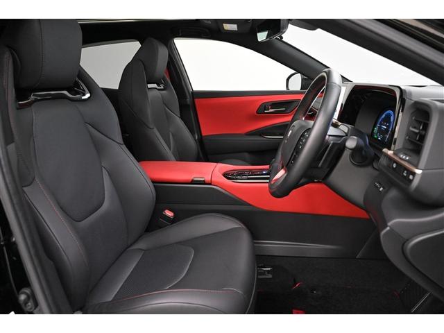 クラウンスポーツ ＲＳ　記録簿　黒革シート　サンルーフ　メモリーナビ　ナビＴＶ　地デジ　バックカメラ　ＥＴＣ　４ＷＤ　ミュージックプレイヤー接続可　パワーシート　クルーズコントロール　盗難防止装置　横滑り防止機能　キーレス（15枚目）