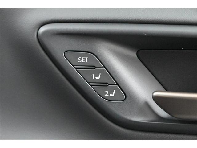 クラウンスポーツ ＲＳ　記録簿　黒革シート　サンルーフ　メモリーナビ　ナビＴＶ　地デジ　バックカメラ　ＥＴＣ　４ＷＤ　ミュージックプレイヤー接続可　パワーシート　クルーズコントロール　盗難防止装置　横滑り防止機能　キーレス（16枚目）