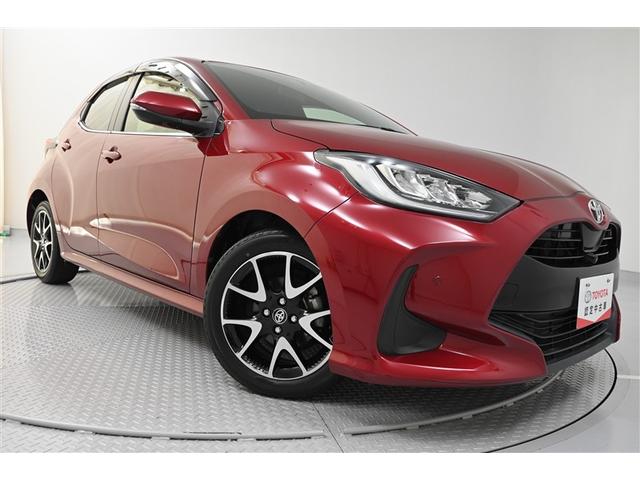 ヤリス Ｚ　サイドＳＲＳ　ＡＡＣ　バックモニタ　スマキー　横滑防止装置　キーフリー　アルミ　ＬＥＤランプ　パワーウインドウ　定期点検記録簿　助手席エアバック　クルコン　エアバッグ　パワーステアリング　ＡＢＳ（3枚目）