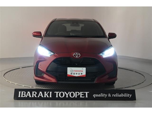 ヤリス Ｚ　サイドＳＲＳ　ＡＡＣ　バックモニタ　スマキー　横滑防止装置　キーフリー　アルミ　ＬＥＤランプ　パワーウインドウ　定期点検記録簿　助手席エアバック　クルコン　エアバッグ　パワーステアリング　ＡＢＳ（6枚目）