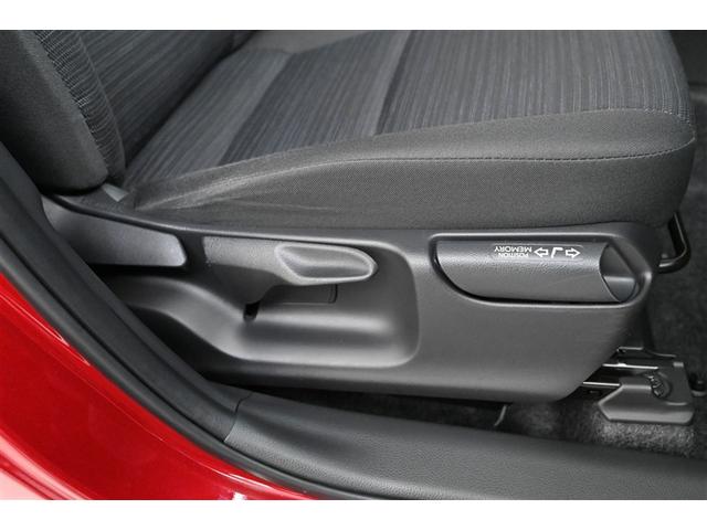 ヤリス Ｚ　サイドＳＲＳ　ＡＡＣ　バックモニタ　スマキー　横滑防止装置　キーフリー　アルミ　ＬＥＤランプ　パワーウインドウ　定期点検記録簿　助手席エアバック　クルコン　エアバッグ　パワーステアリング　ＡＢＳ（13枚目）